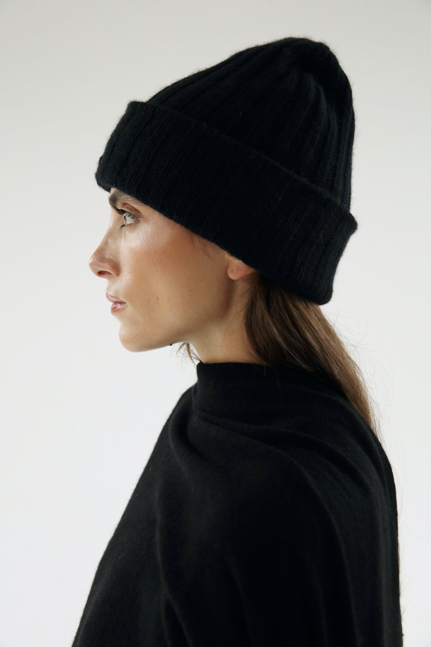 Roe Cashmere Beanie, black