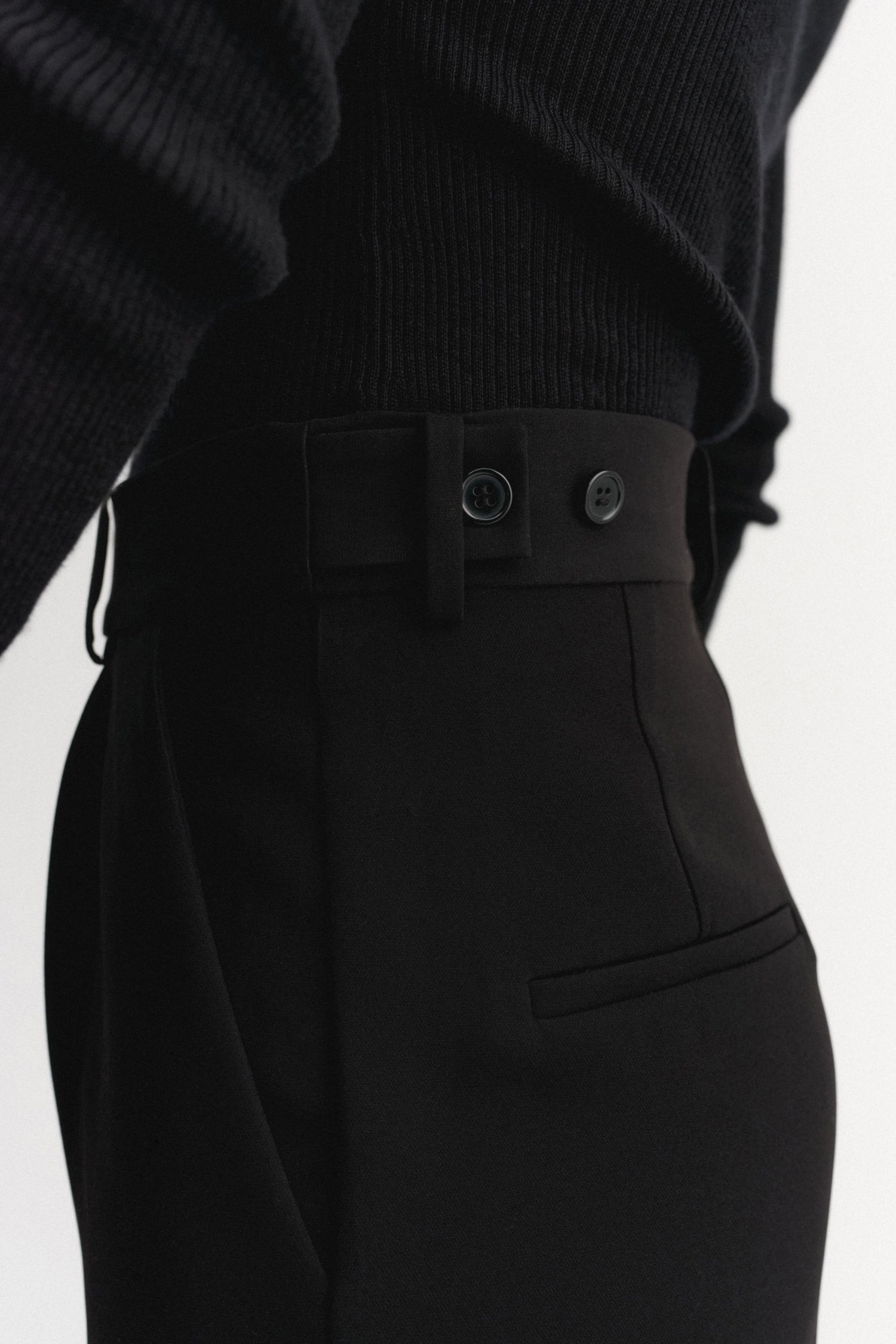 Blair Crepe Shorts, black