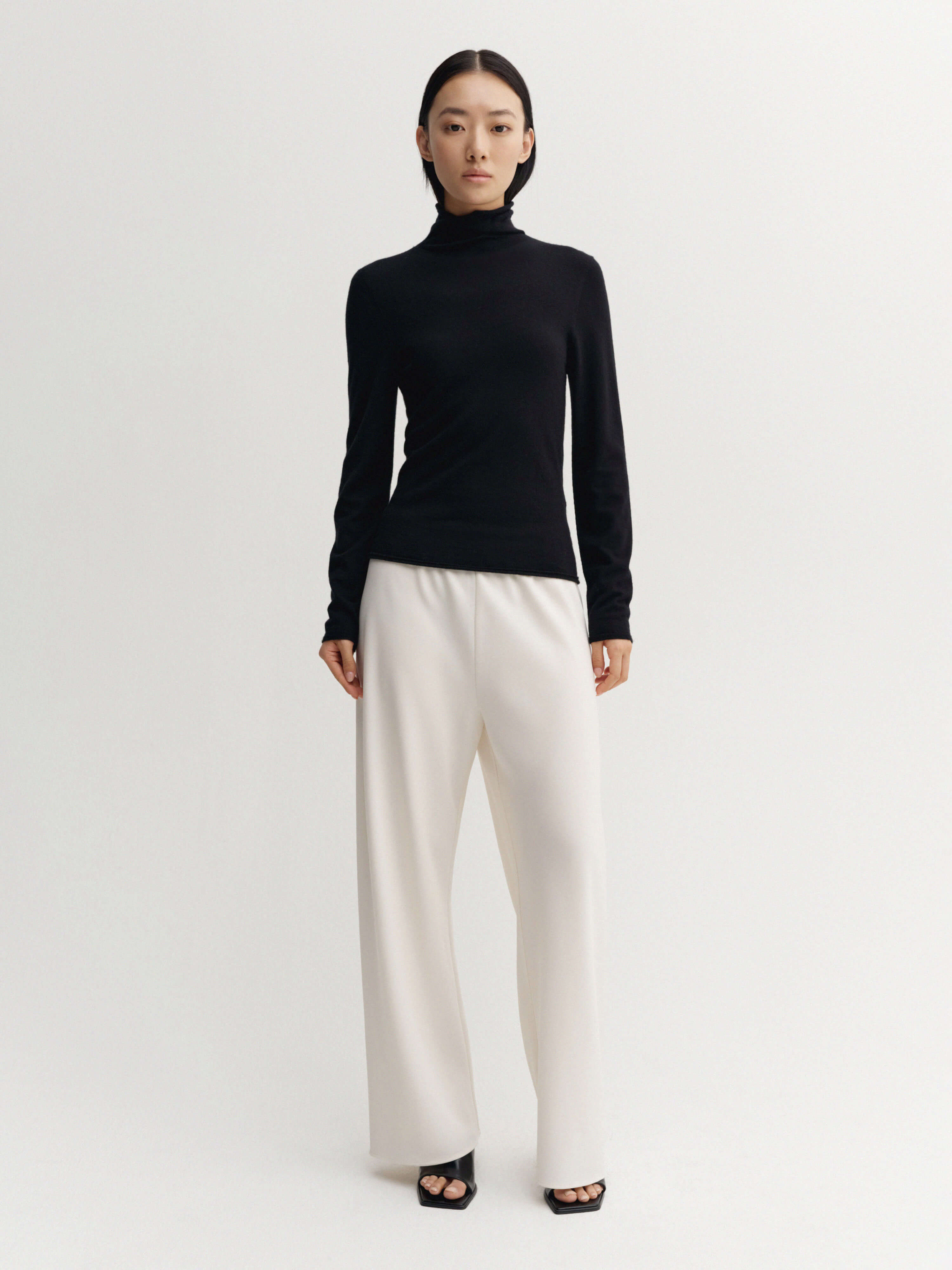 PHARFAITE HighneckBinder T-BACK L ブラック Farra Turtleneck Top, black – ALMADA LABEL