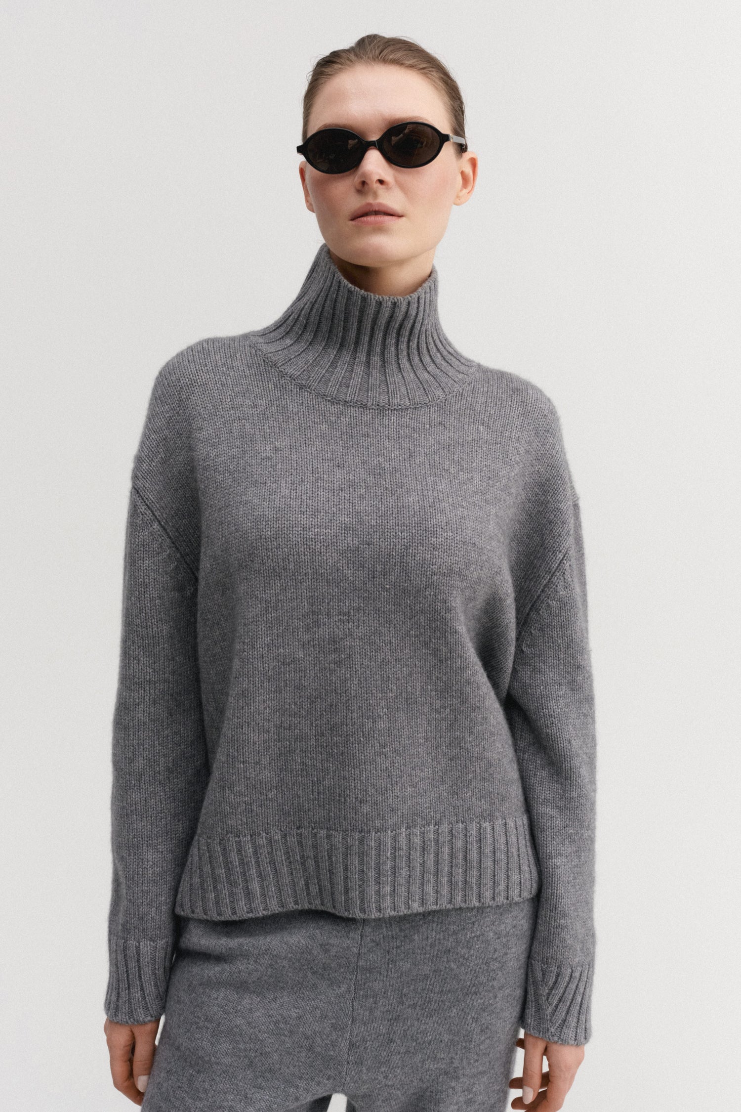 Nola Turtleneck Sweater, grey