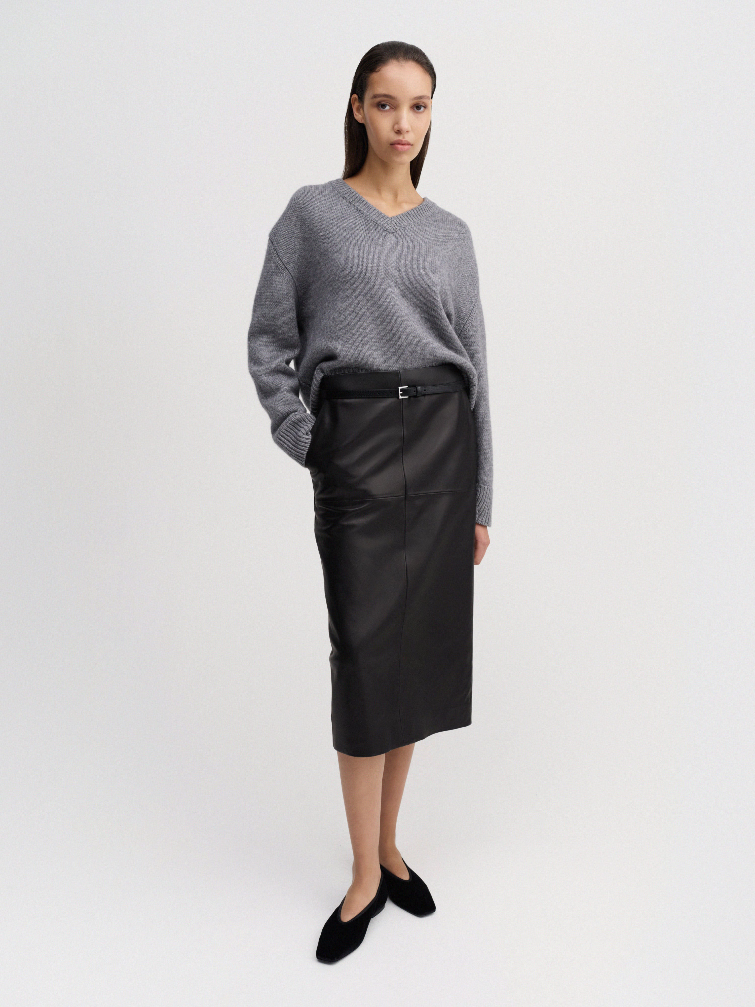 Yara V-Neck Sweater, grey – ALMADA LABEL