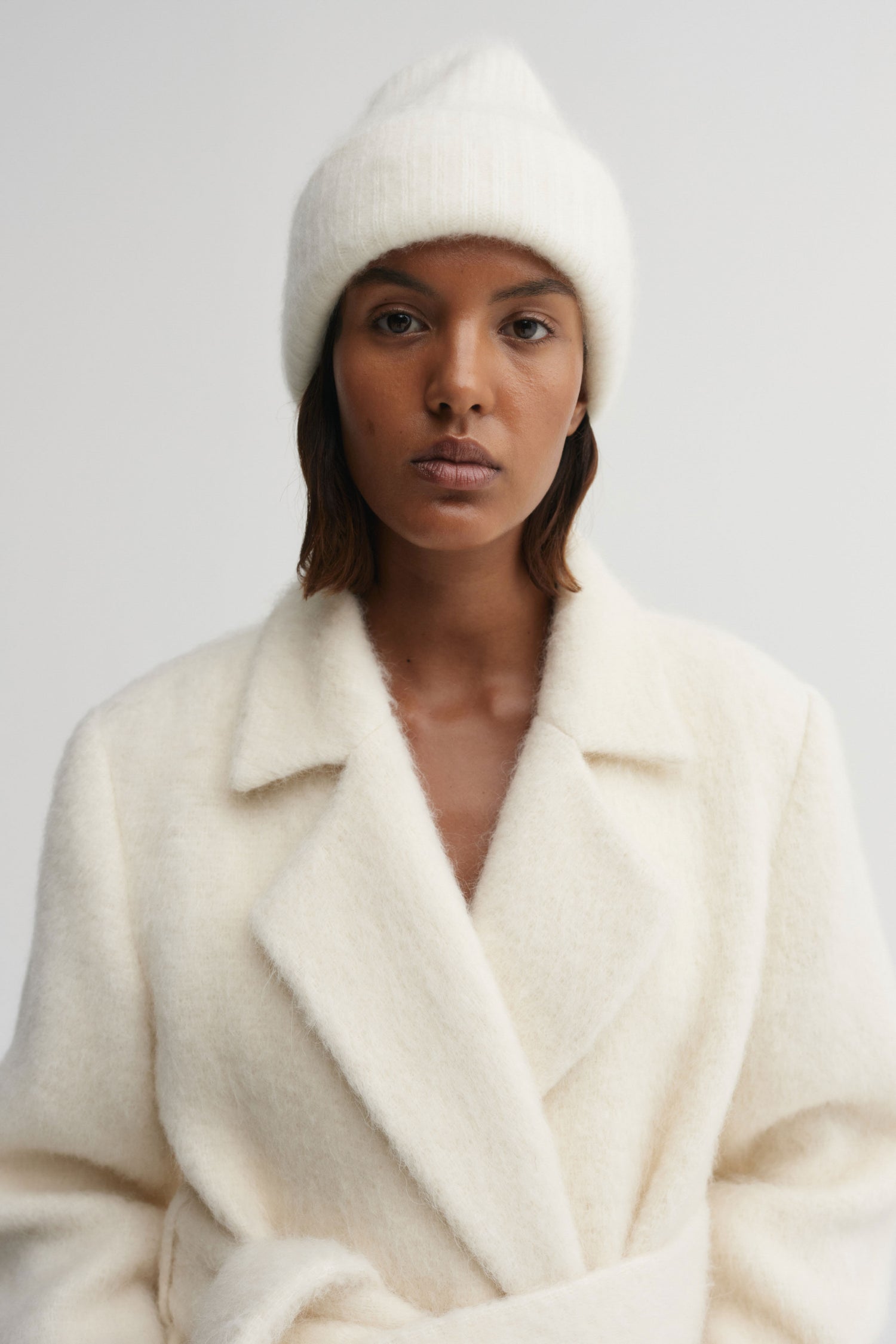 Roe Brushed Cashmere Beanie, cream