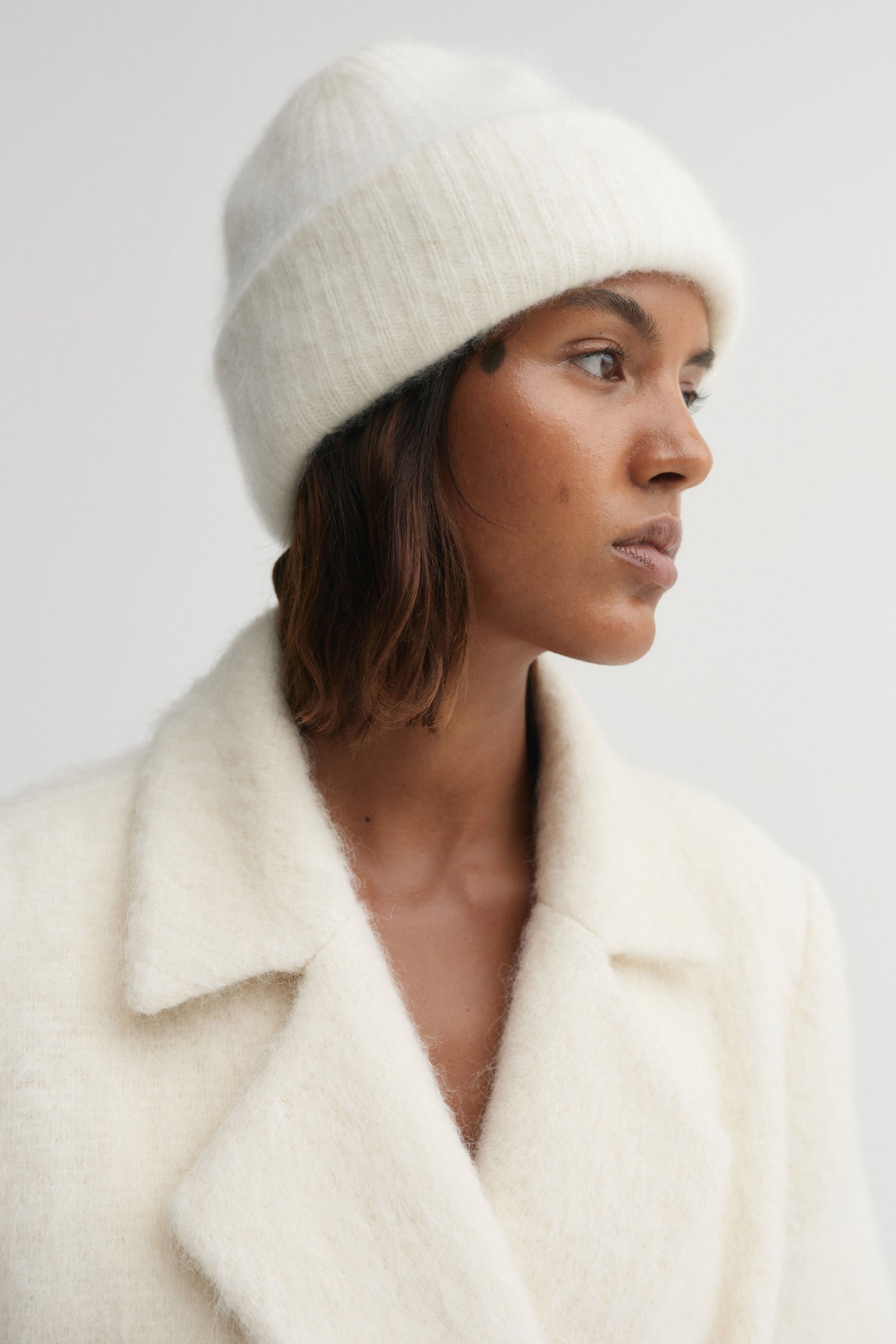 Roe Brushed Cashmere Beanie, cream