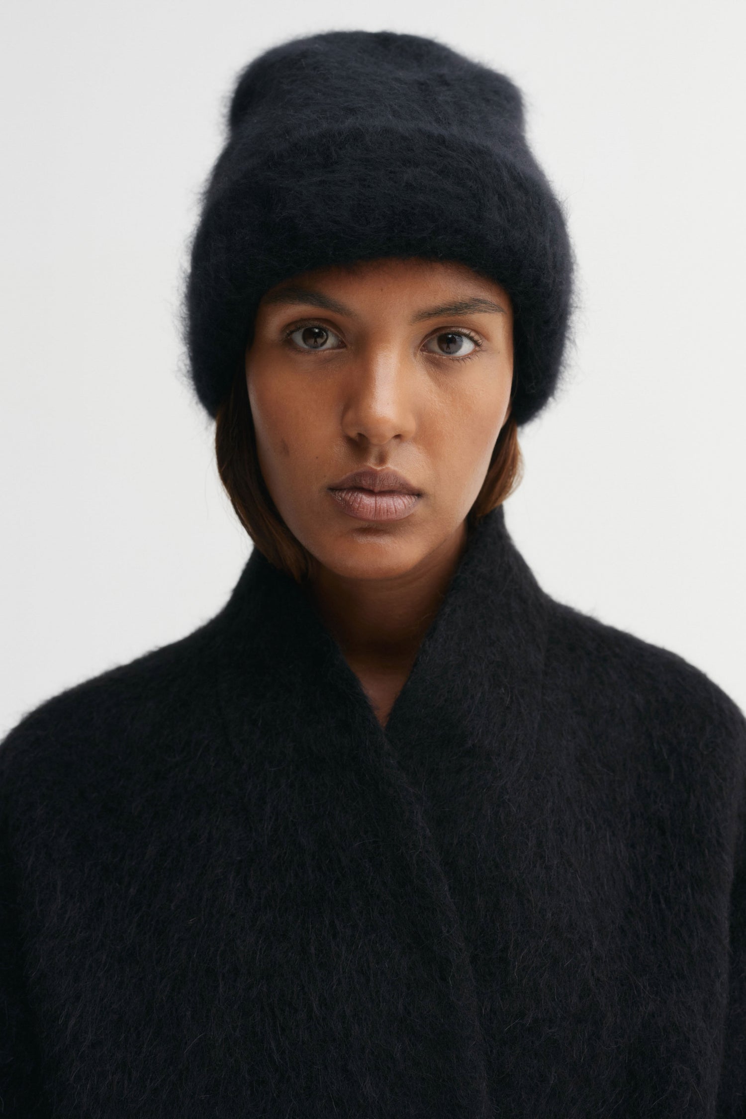 Roe Brushed Cashmere Beanie, black