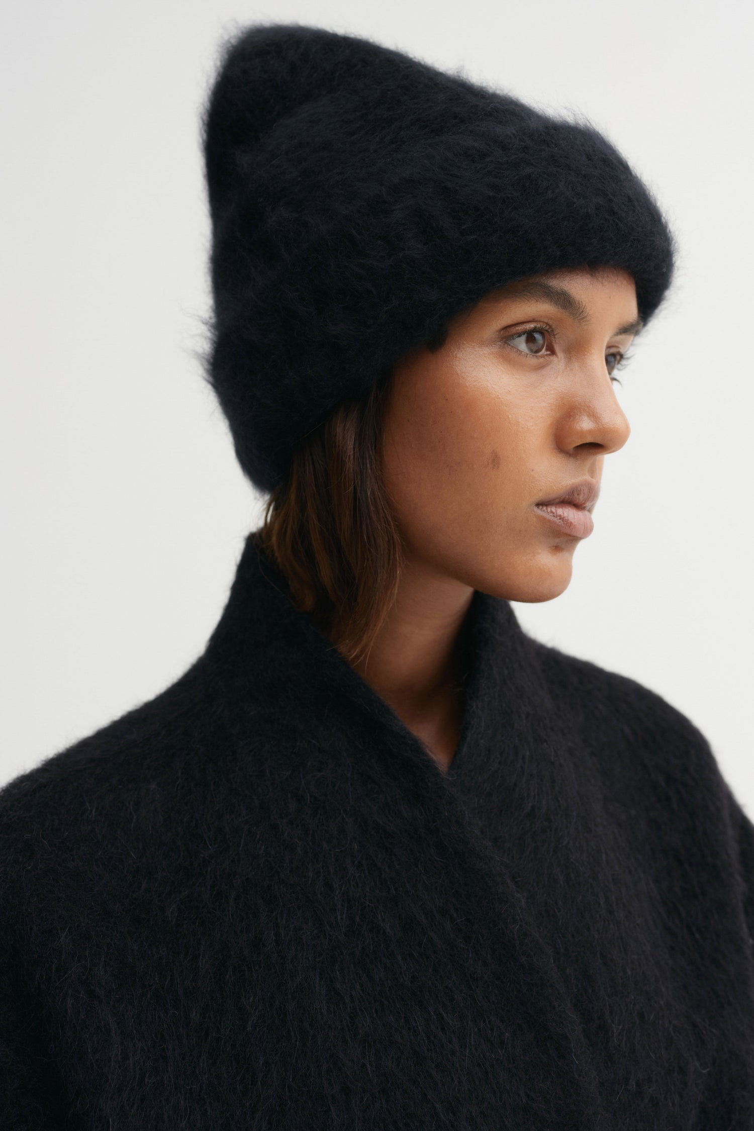 Roe Brushed Cashmere Beanie, black