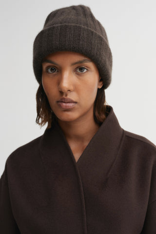 Roe Cashmere Beanie, chocolate