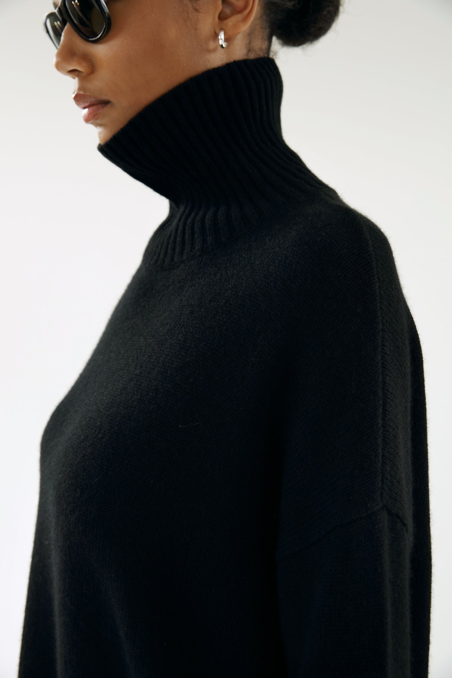 Kia Turtleneck Sweater, black – ALMADA LABEL