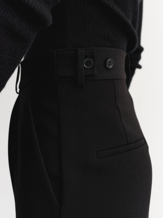 Blair Crepe Shorts, black
