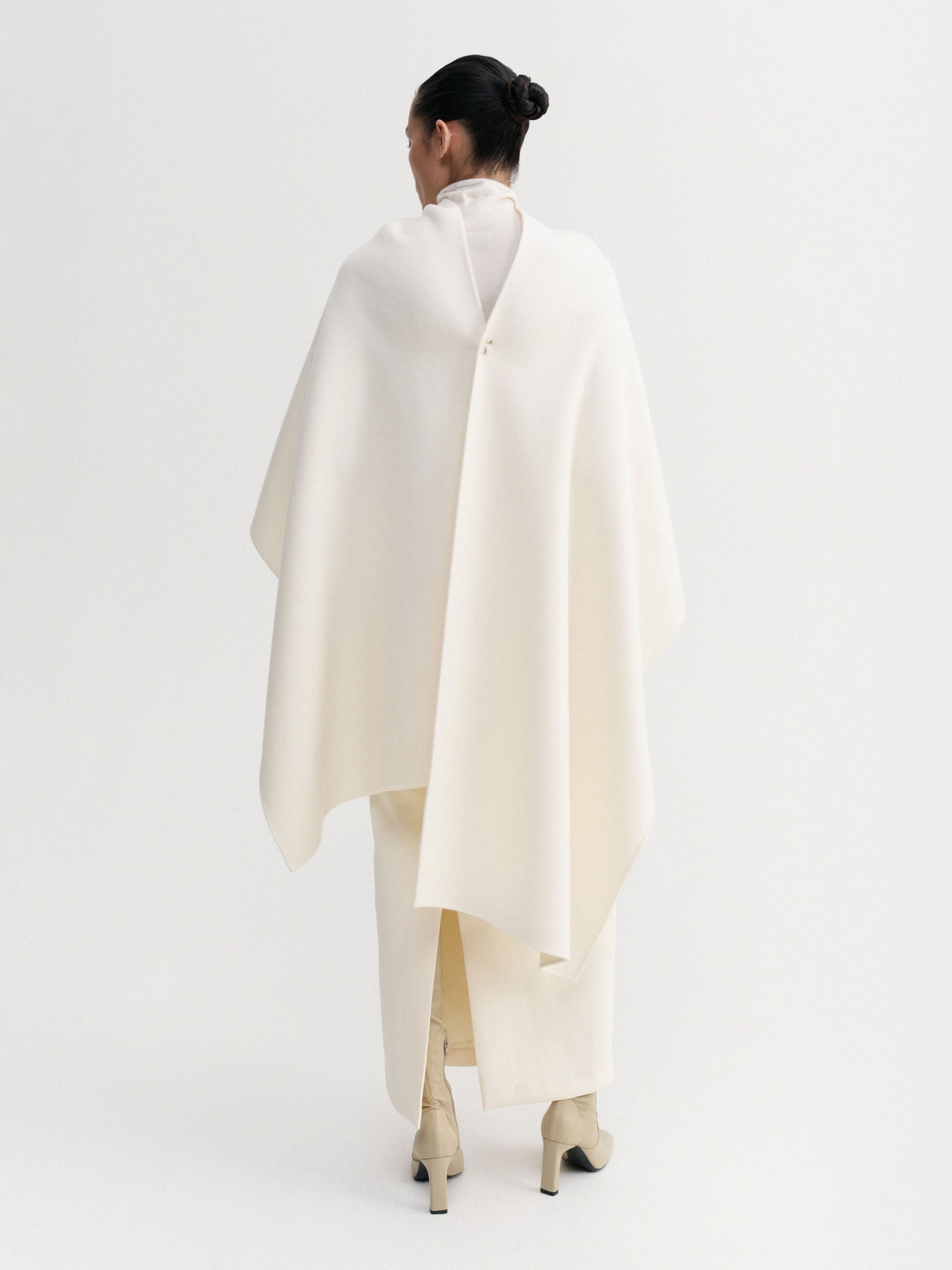Colette Doublé Cape, cream