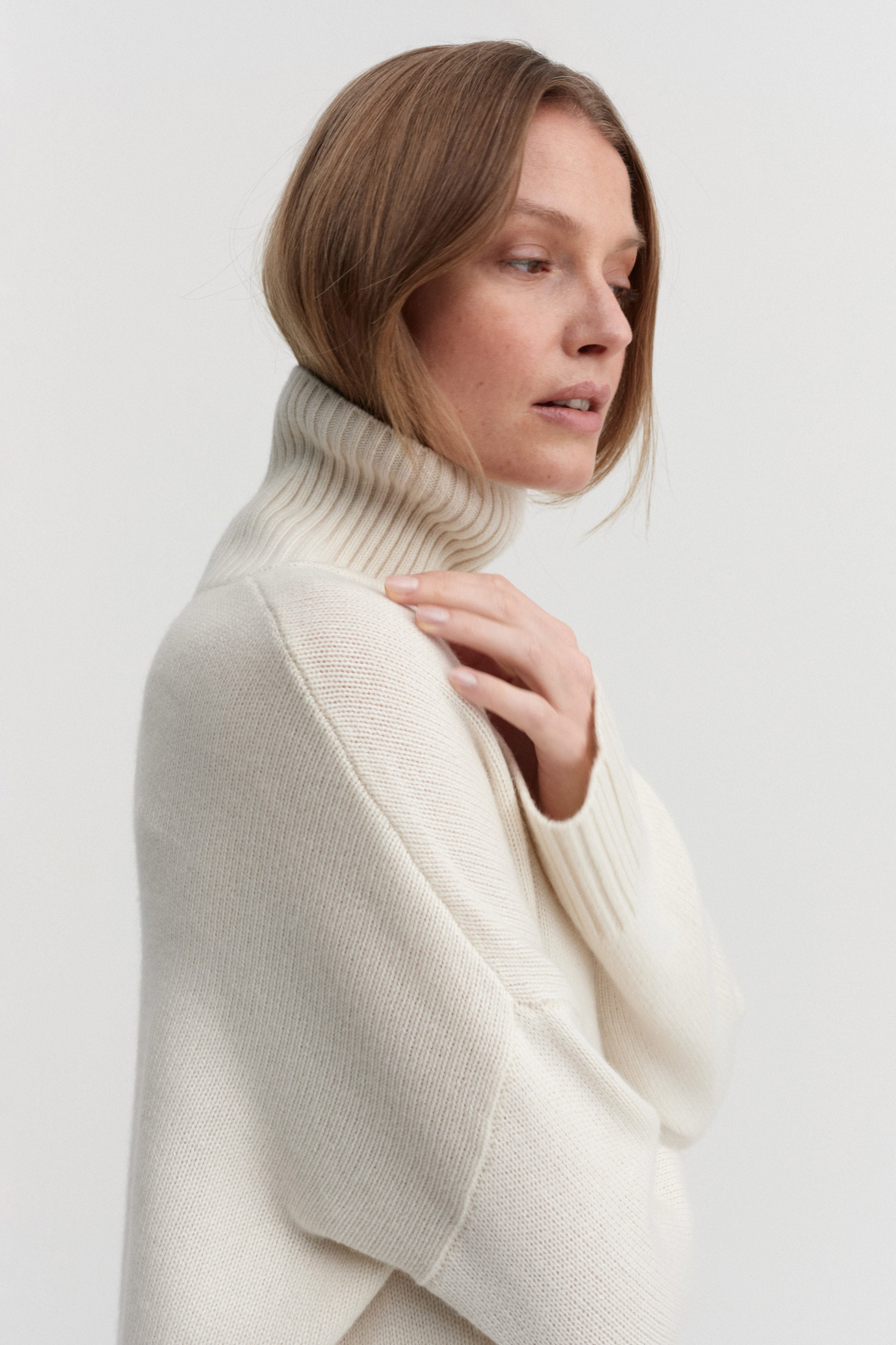 Kia Turtleneck Sweater, cream – ALMADA LABEL