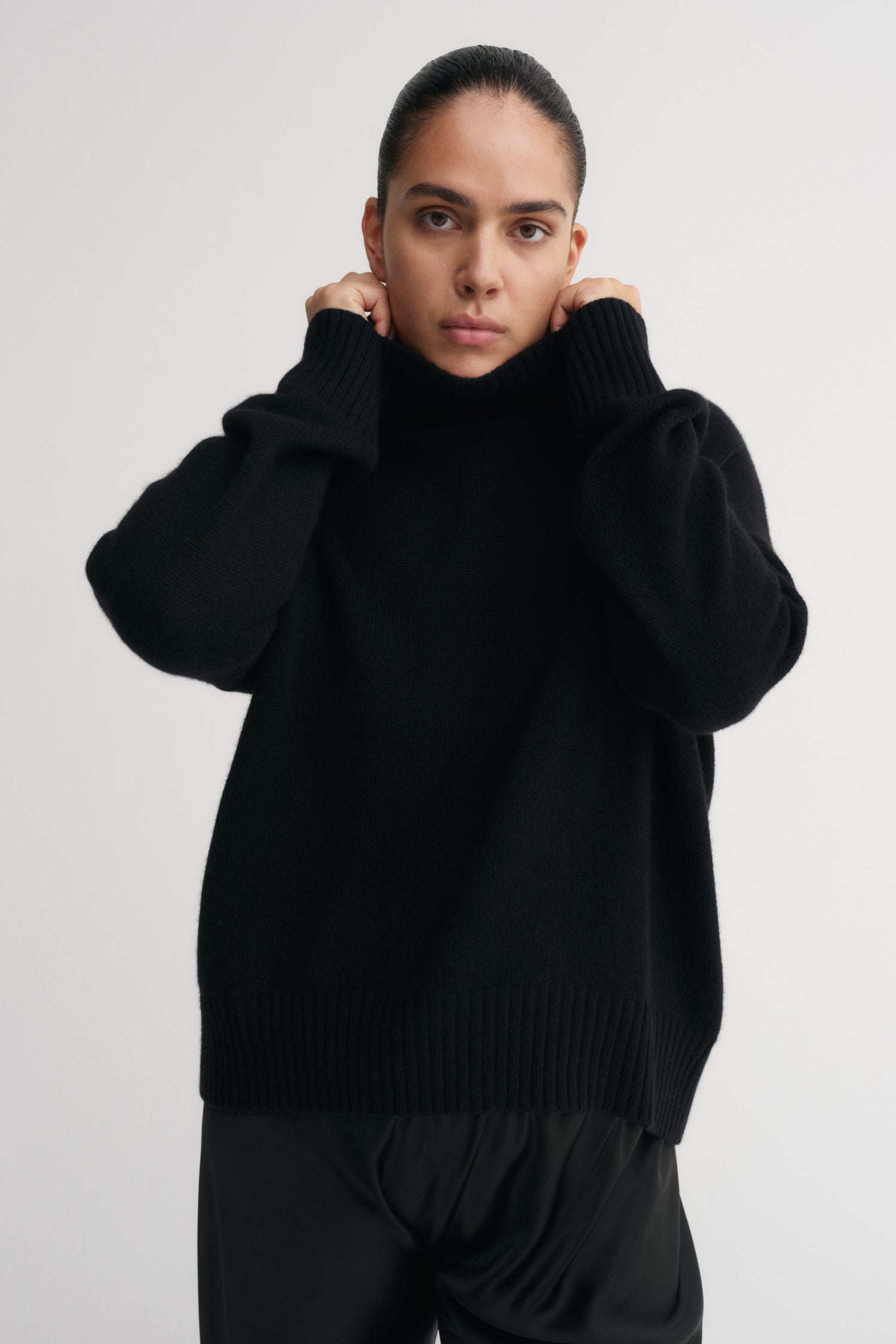 Kia Turtleneck Sweater, black