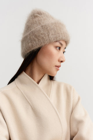 Roe Brushed Cashmere Beanie, nougat