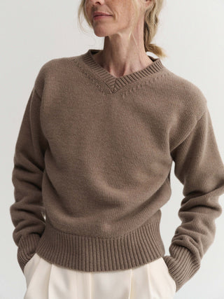 Winsley V-neck Sweater, nougat