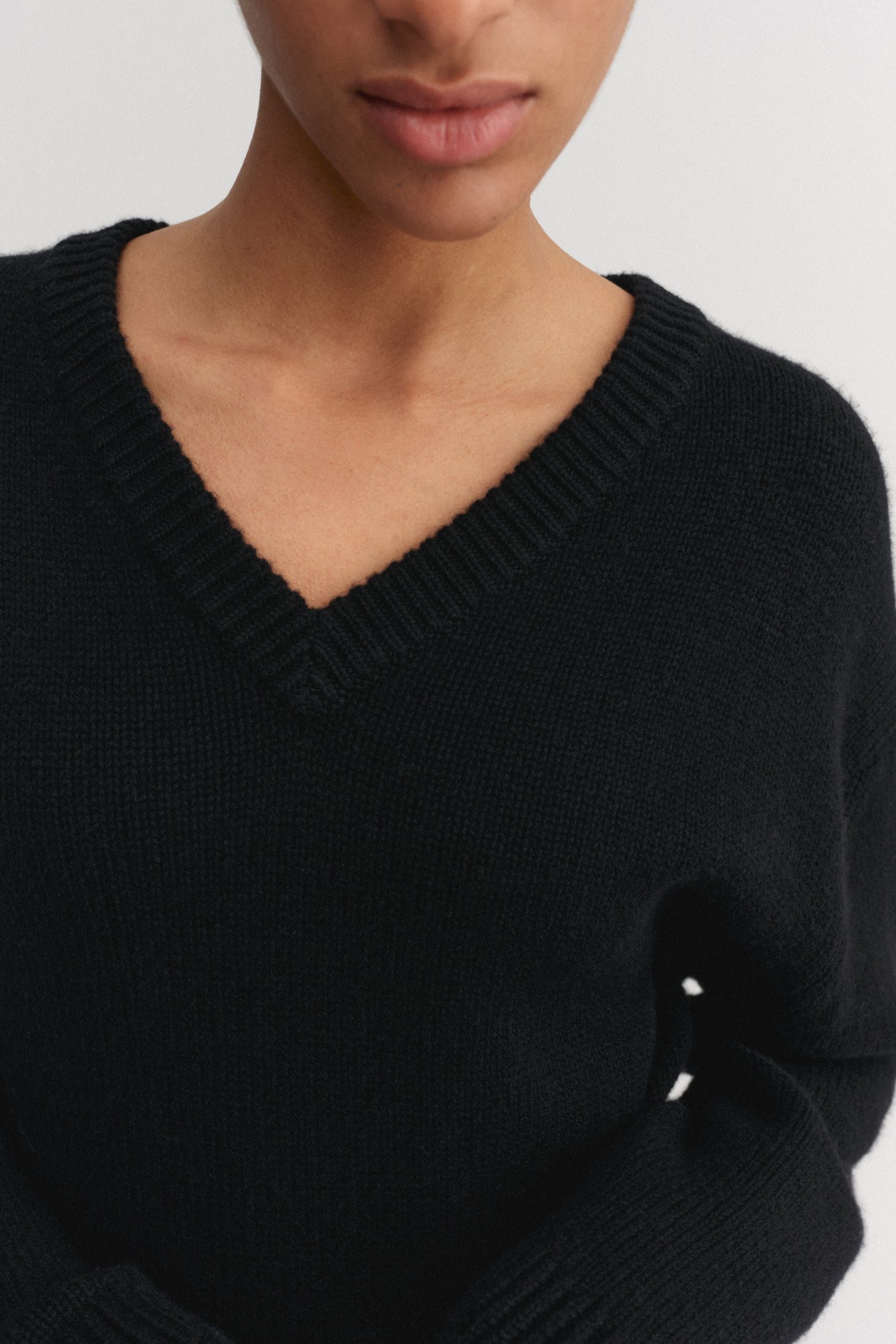 Yara V-Neck Sweater, black