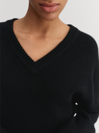 Yara V-Neck Sweater, black