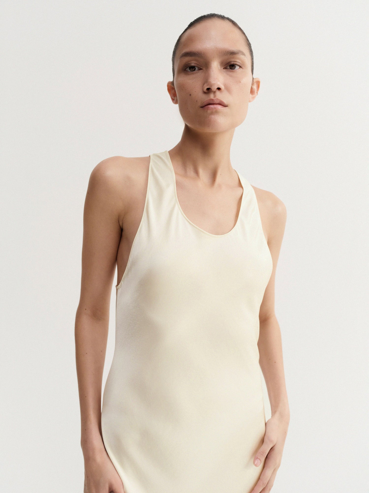 Robe en satin Zila, couleur vanille
