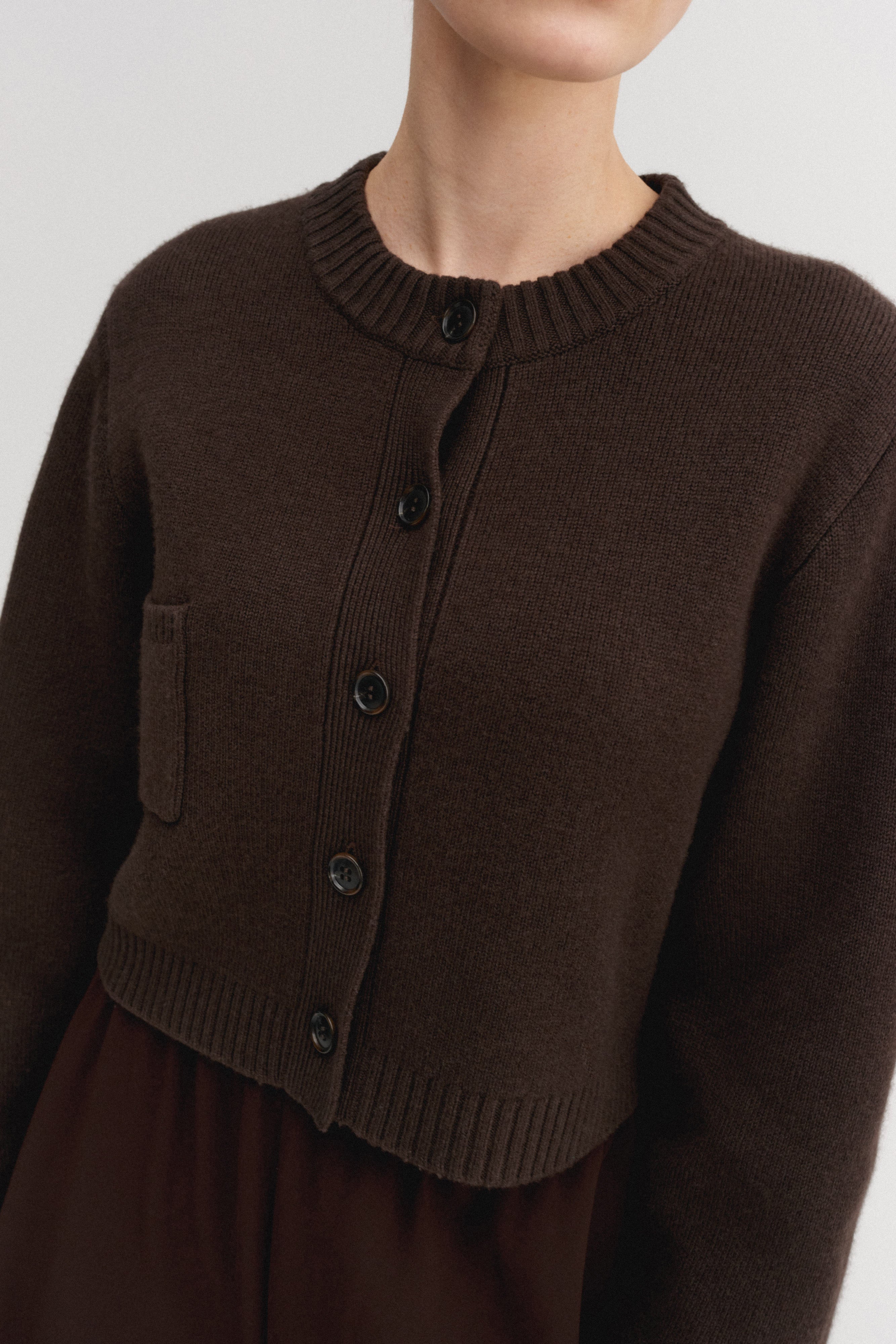 Zozo Cardigan, chocolate – ALMADA LABEL